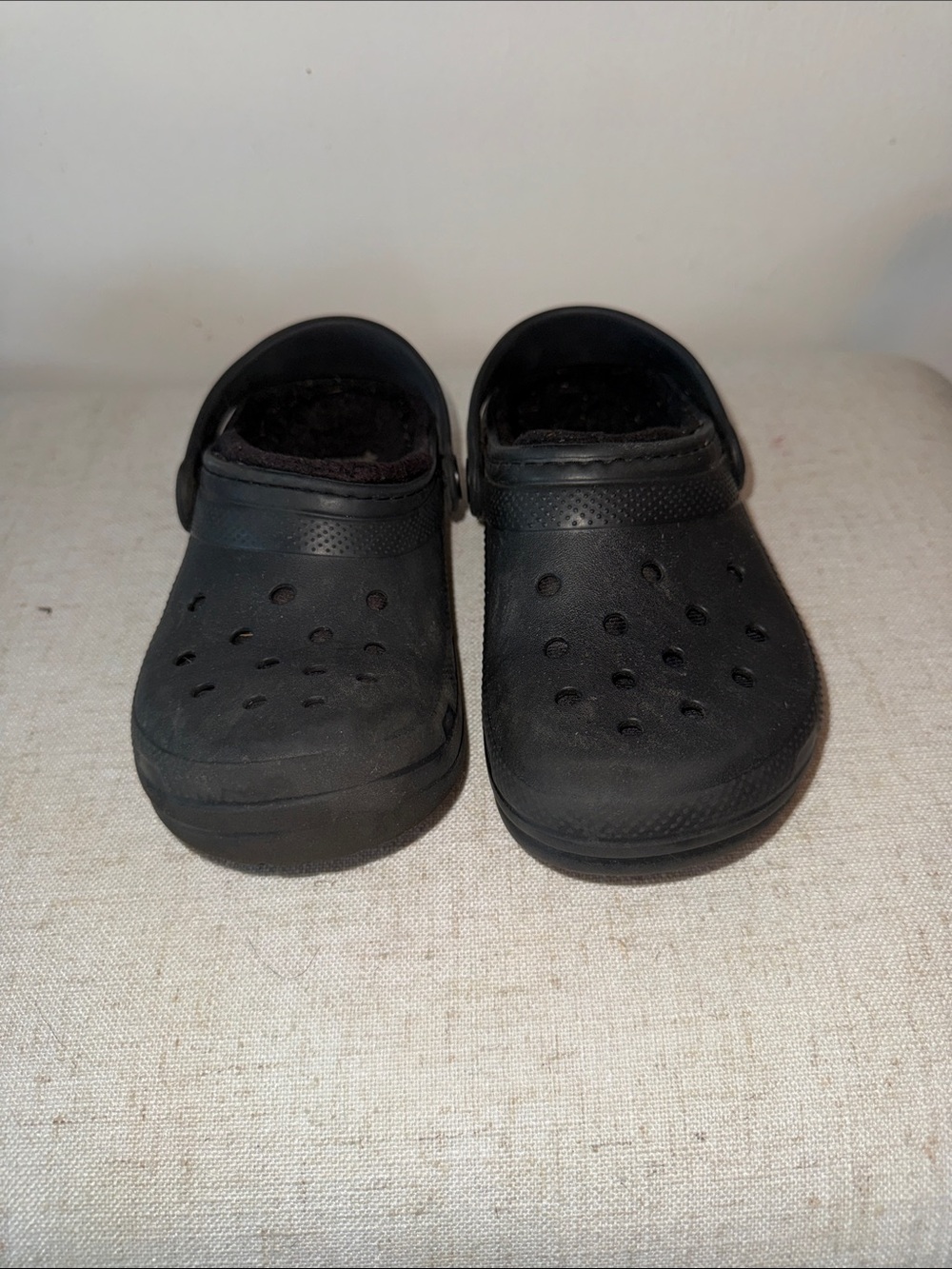 Crocs Kids Classic Lined Clogs Black Fuzz Cozy Slippers Size Junior 2 J2